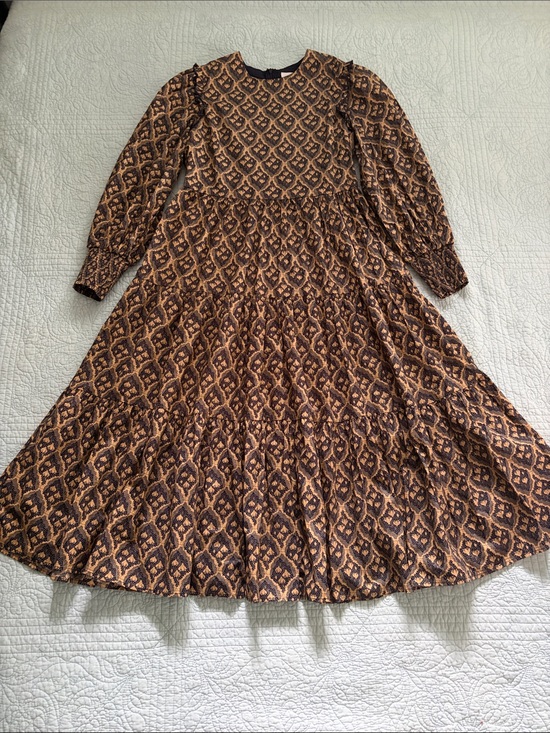 Hyacinth House Dresses & Skirts - Hyacinth House Navy & Tan Floral Midi Dress